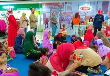 Mengambil tempat di mall terkemuka di kota Surabaya, Kokola Halal menyelenggarakan kegiatan Calistung dan mampu menjadi pusat perhatian masyarakat yang ingin mengetahui kegiatan Kokola tersebut, mereka pun ikut berperan serta di dalam acara ini.