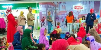 Mengambil tempat di mall terkemuka di kota Surabaya, Kokola Halal menyelenggarakan kegiatan Calistung dan mampu menjadi pusat perhatian masyarakat yang ingin mengetahui kegiatan Kokola tersebut, mereka pun ikut berperan serta di dalam acara ini.