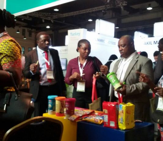Antusias pengunjung Food West Africa yang ingin mengetahui ragam produk dari Kokola.