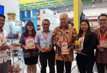 Ikut Serta Mendorong Ekspor Produk Indonesia, Kokola Group Unjuk Gigi di TEI 2018 Menteri Perdagangan Enggartiasto Lukita bersama Team Kokola Group pada acara TEI 2018 tang bertujuan meningkatkan ekspor secara berkesinambungan dan mendiversifikasi pasar ekspor.
